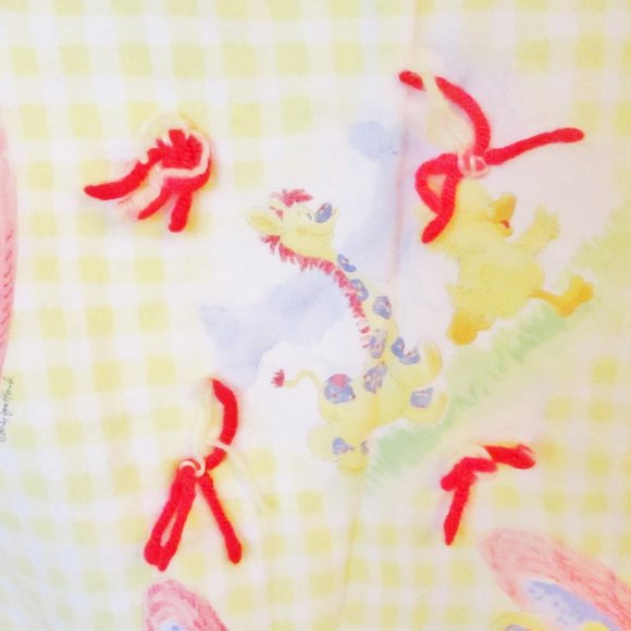 Vtg. Suzy Spafford Baby Blanket Throw Nursery Decor Yellow, Baby Ducks, Red Trim - Picture 3 of 13